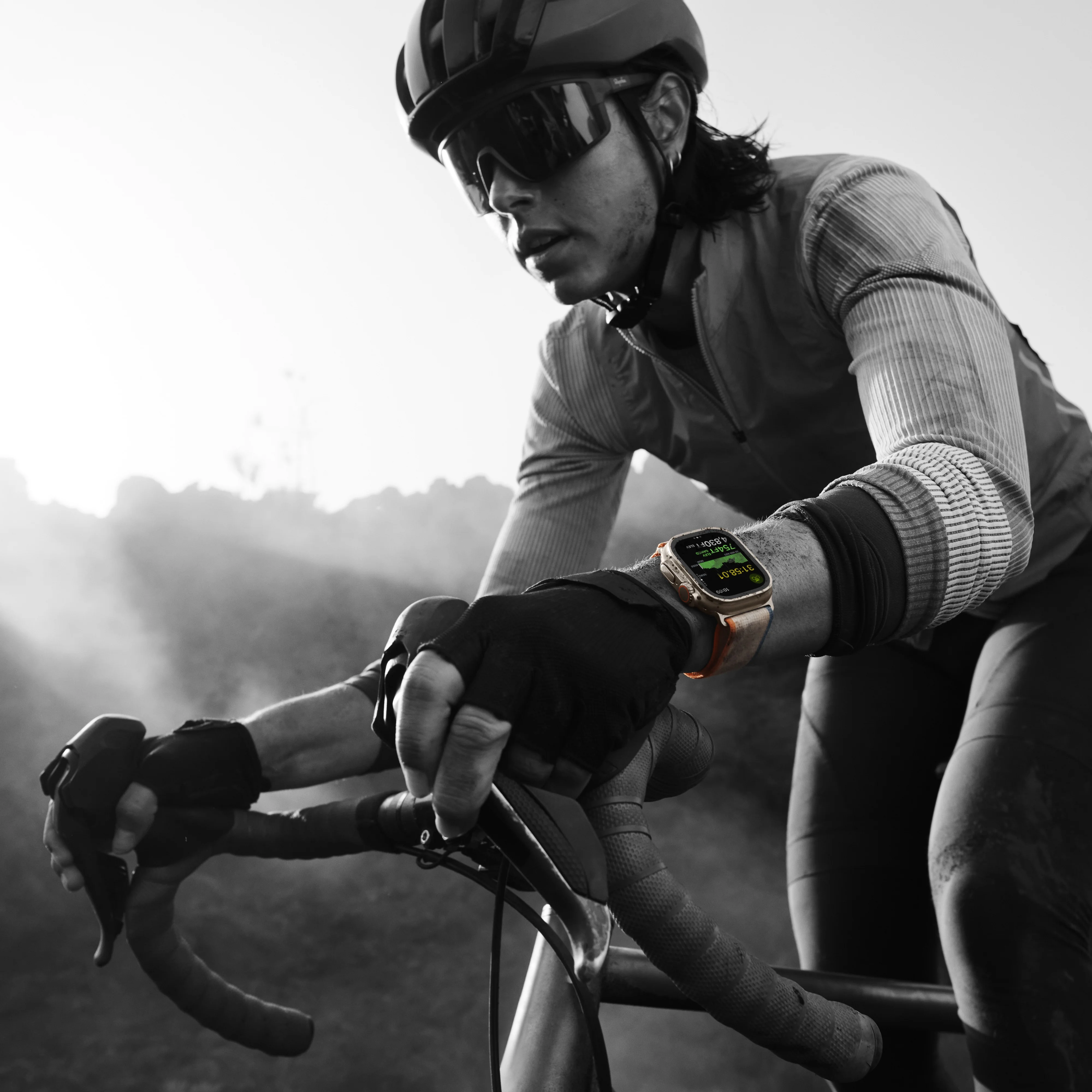Apple Watch Ultra 2 GPS + Cellular, Caixa em titânio de 49 mm com Bracelete Ocean branca - Image 5