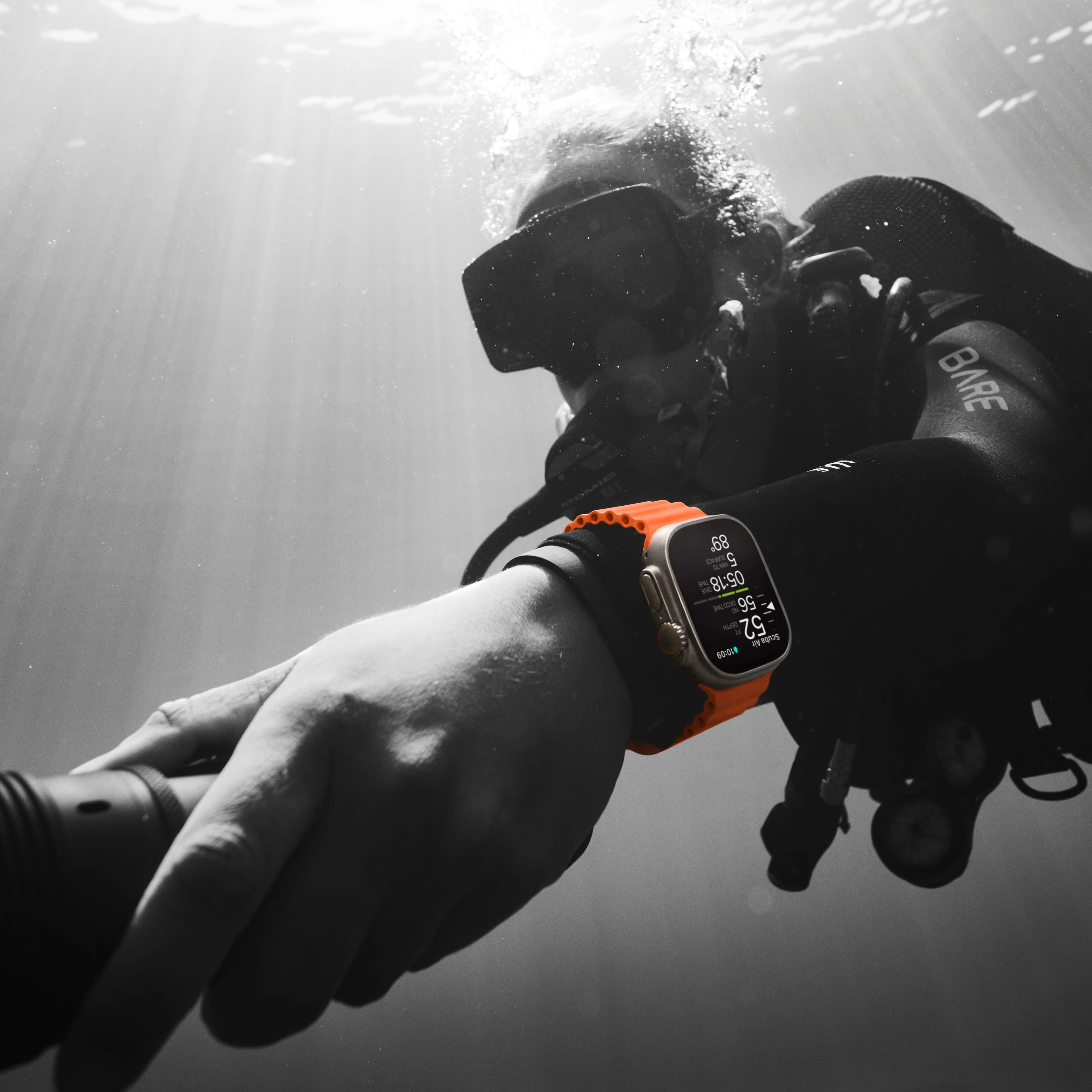 Apple Watch Ultra 2 GPS + Cellular, Caixa em titânio de 49 mm com Bracelete Ocean branca - Image 6