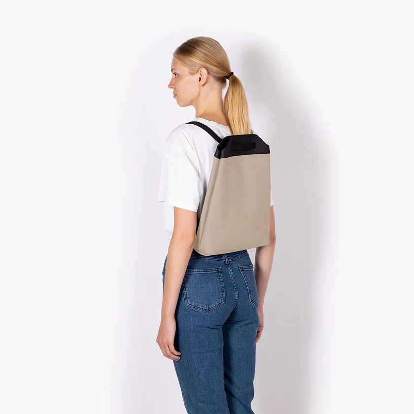 Mochila Ucon Acrobatics Una, para MacBooks 13/14 (8L) - Nude